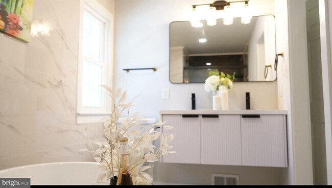 Building Photo - 5114 Montgomery Rd