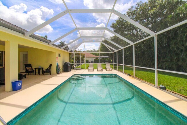 Building Photo - ** 4 BED-3 BATH PRIVATE SINGLE FAMILY POOL...