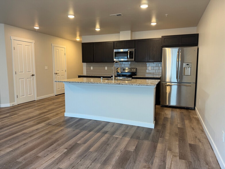 Building Photo - 5723 W Albany Pl