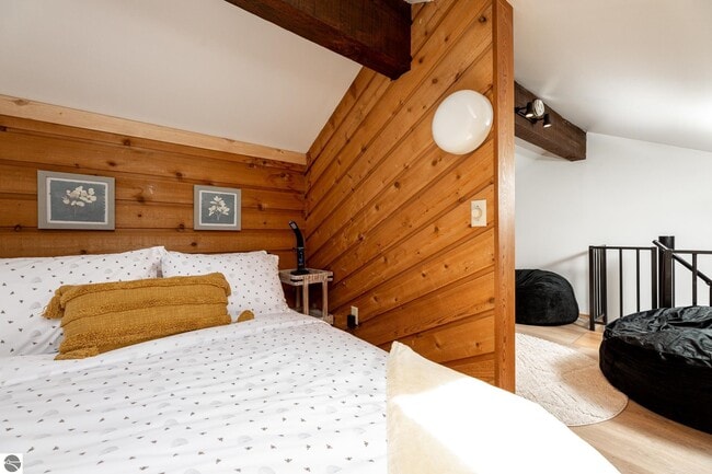 Building Photo - 5000 Town House Rd