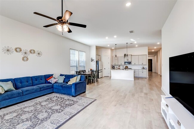 Building Photo - 2824 Stone Branch Dr