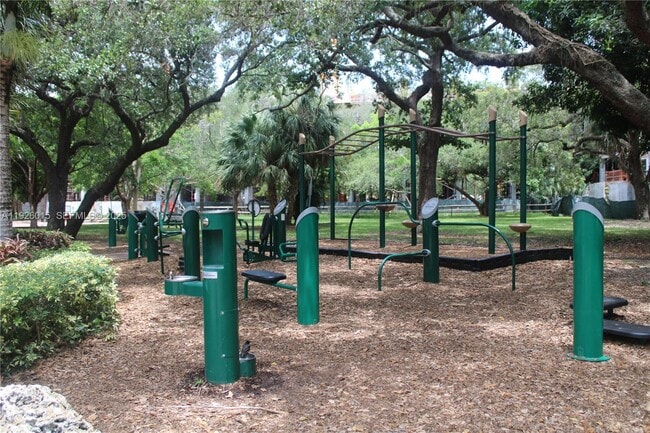 Building Photo - 520 SE 5 Ave