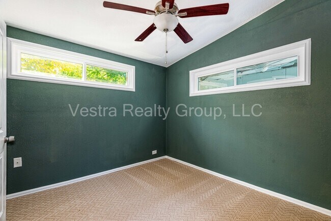 Building Photo - 2245 S King St