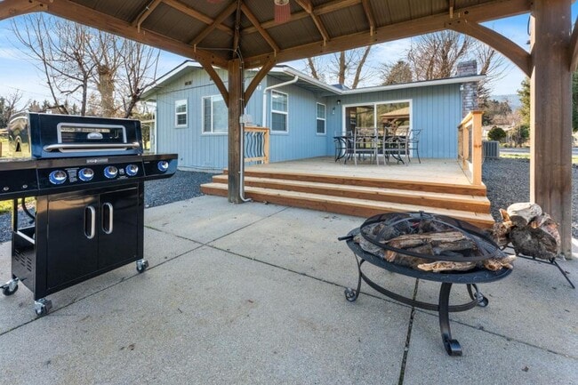 Building Photo - 255 Foots Creek Rd