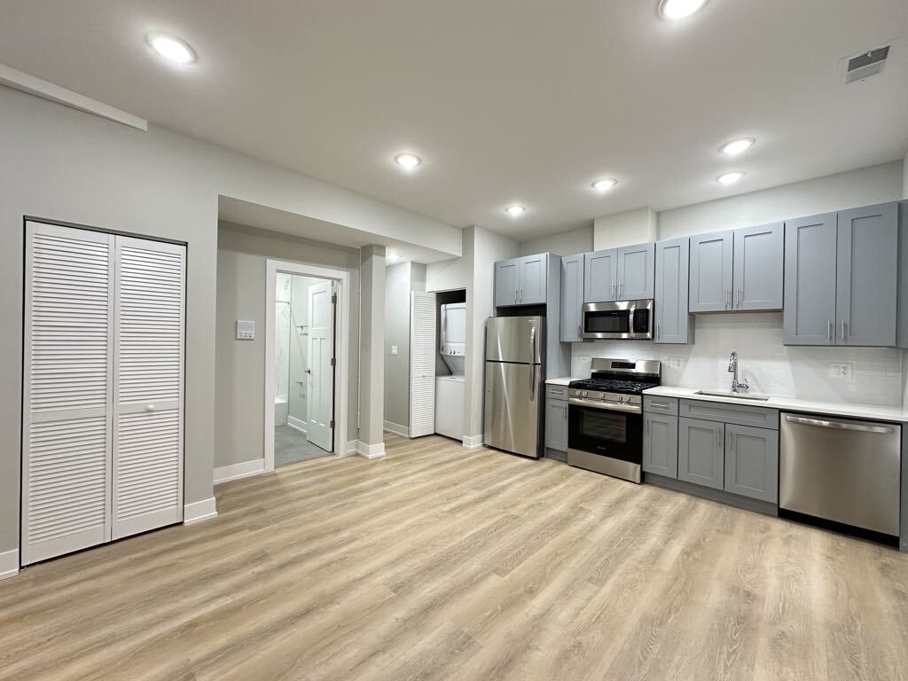 Building Photo - 431 W Belden Ave