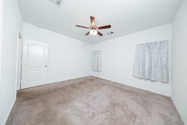 Building Photo - 31206 Whitfield Ct