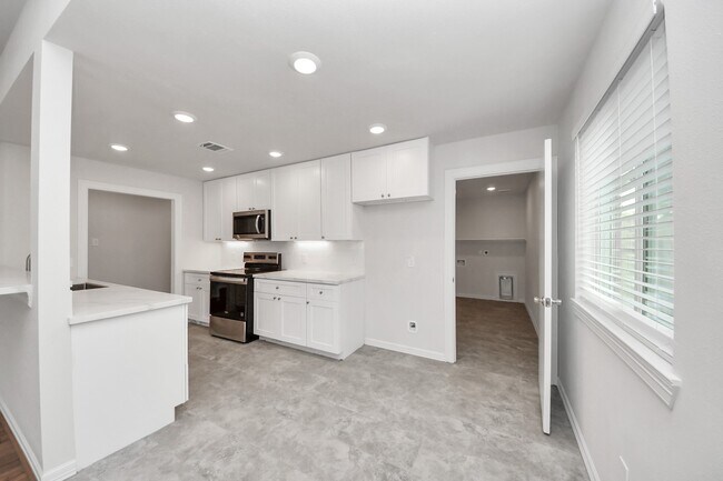 Building Photo - 6034 John Dreaper Dr