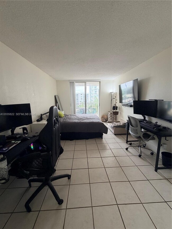 Building Photo - 2903 N Miami Beach Blvd