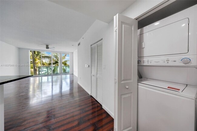 Building Photo - 7914 Harbor Island Dr
