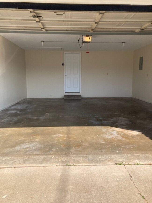 Building Photo - Updated 3 Bedroom Home Available!