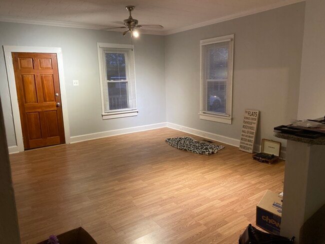 Building Photo - 421 Woodlawn Ave