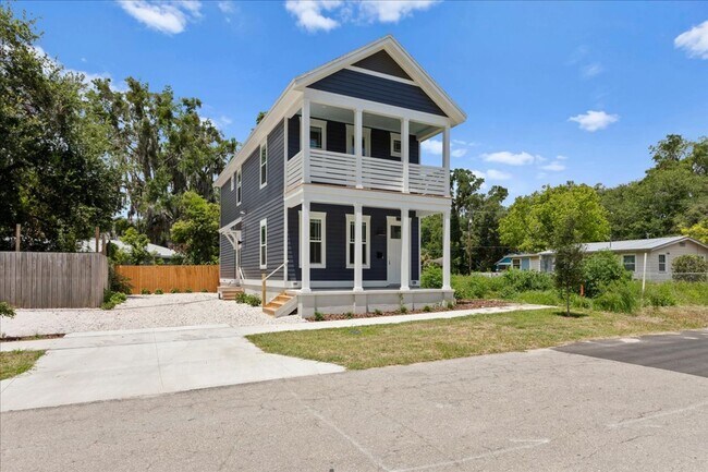Building Photo - 516 SW 7th Pl