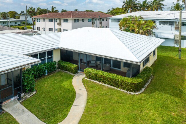 Building Photo - 2757 NE 29th Ave