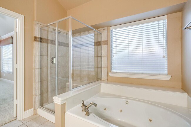 Building Photo - Amazing Well Maintained 3 Bedroom, 2 Bath Home in Euless Gated Community- 76039- Grapevine-Colley...