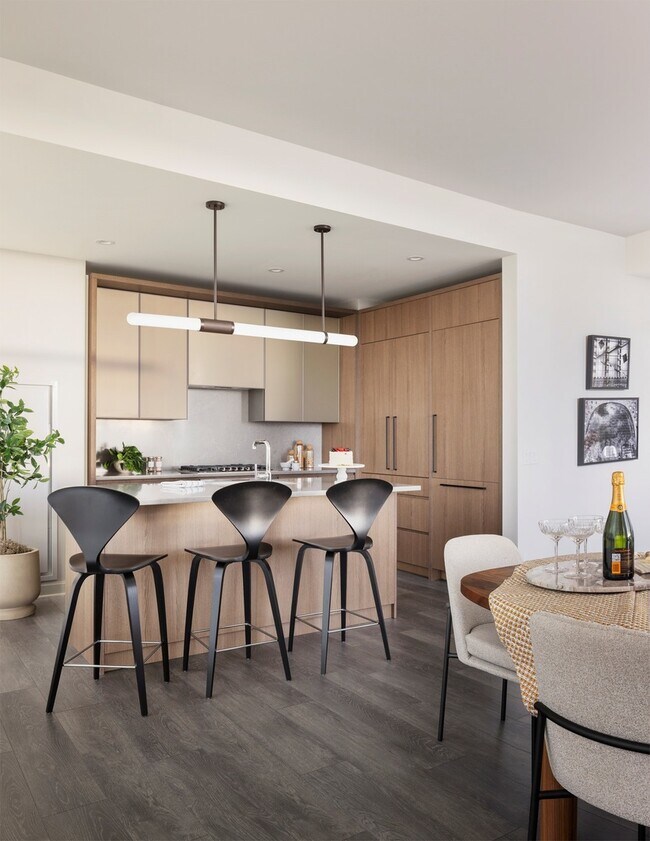 Building Photo - 164 N Peoria St