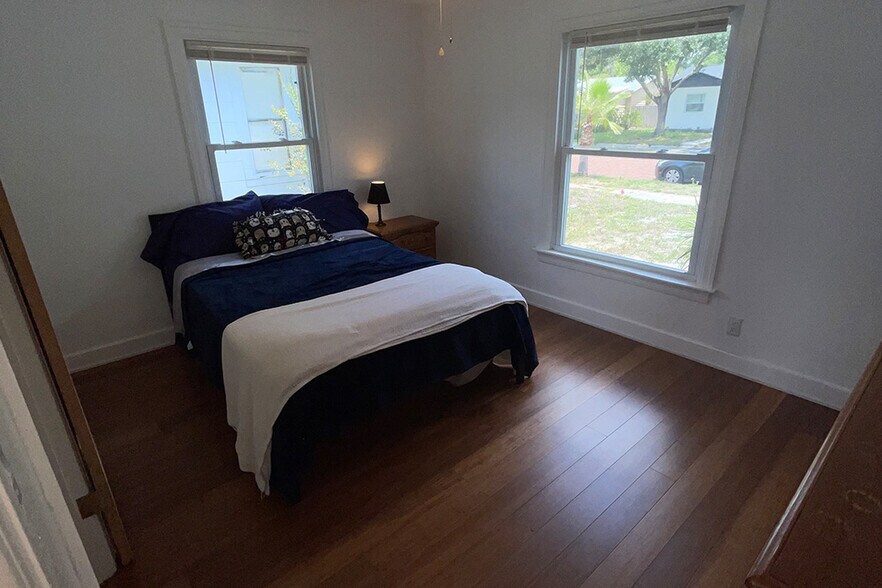 Building Photo - 4520 Burlington Ave N