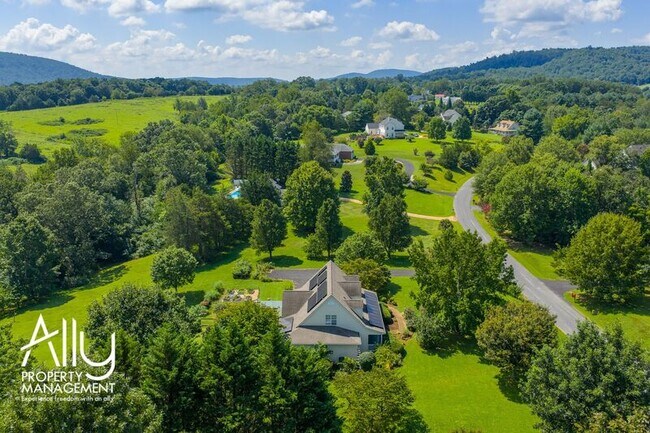 Building Photo - 2733 Southern Hills Ct