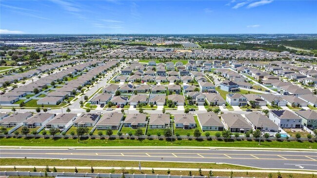 Building Photo - 450 Taft Dr