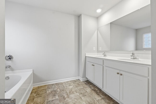 Building Photo - 6615 Bluffview Dr