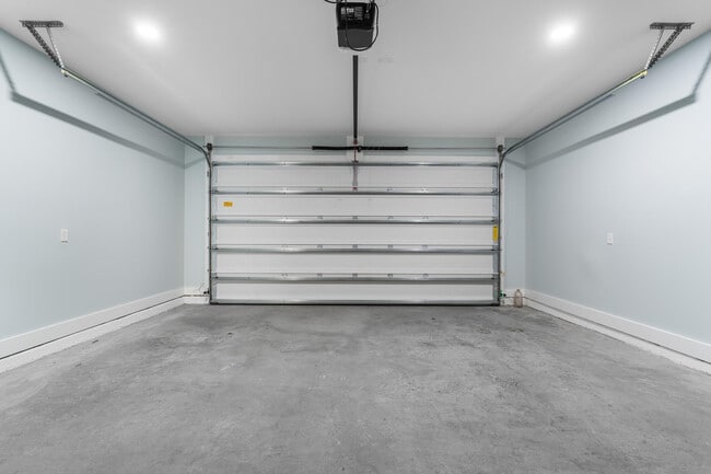 Building Photo - 5 Romana Ln