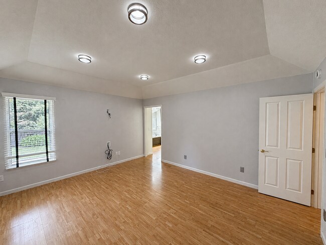 Building Photo - 8036 Glenbar Way