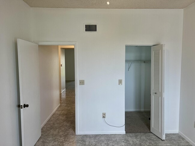 Building Photo - 108 Half Moon Cir
