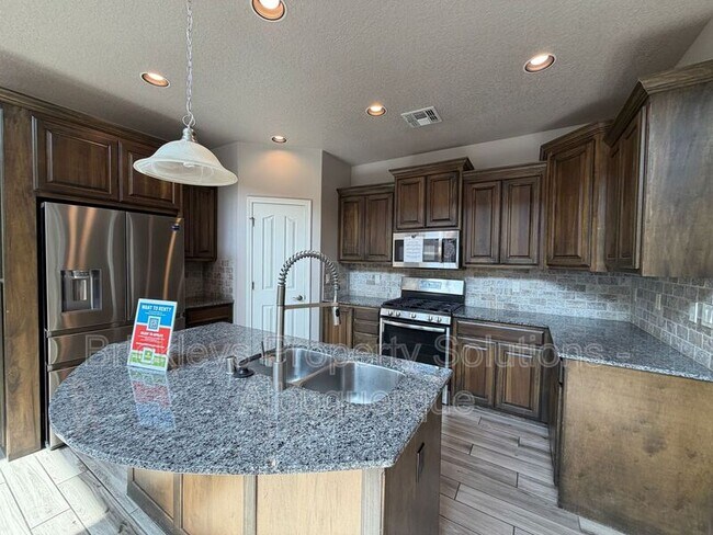 Building Photo - 7420 Tangerine Ct NE