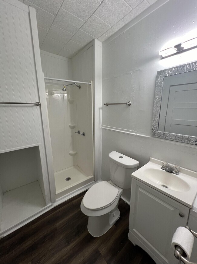 Building Photo - 126-126 Wiggins Pl