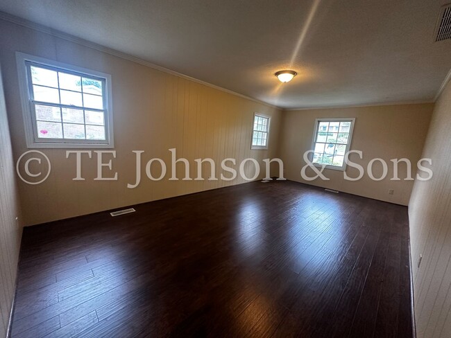 Building Photo - Spacious 3 Bedroom Home in Winston Salem