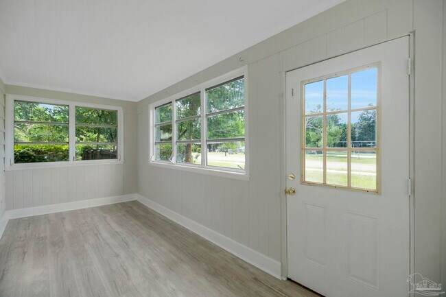 Building Photo - 1322 Wisteria Ave