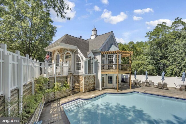 Building Photo - 314 Overlook Dr