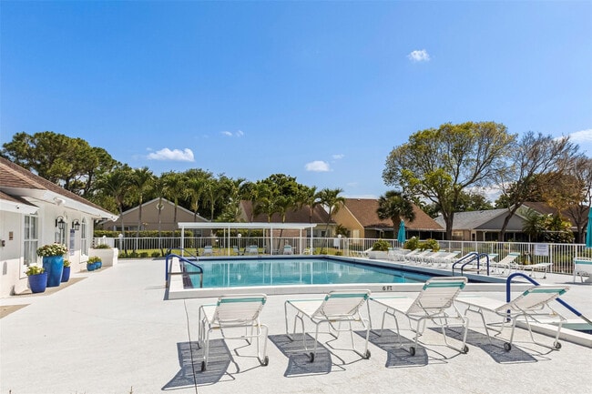 Building Photo - 13851 Oneida Dr