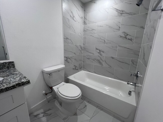 Building Photo - Updated 3-Bedroom Townhome for Rent in Eas...