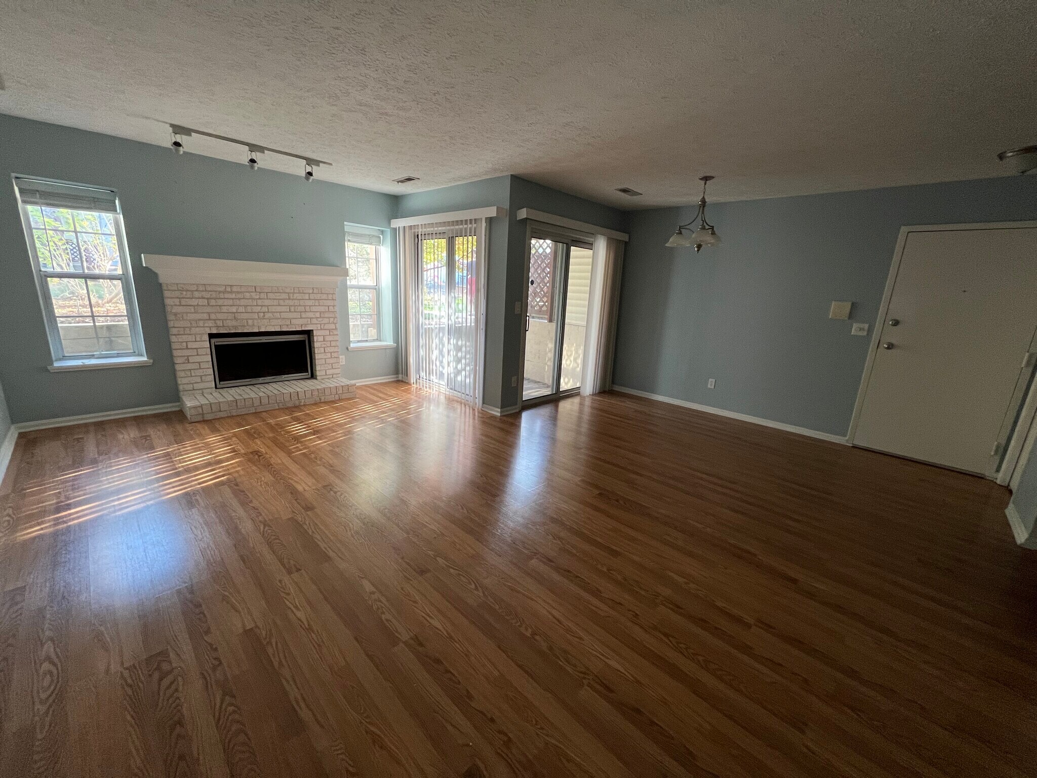 Building Photo - 1360 Cedarwood Dr