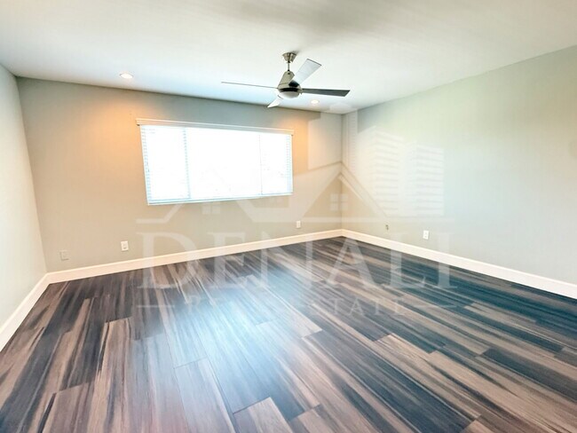 Building Photo - 811 E Chilton Dr