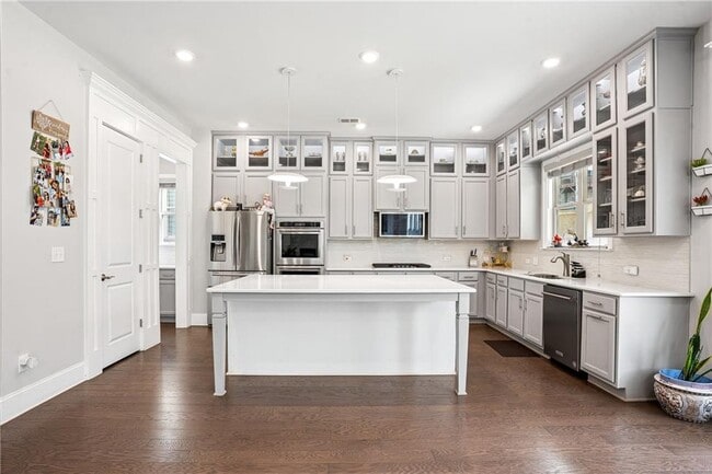 Building Photo - 4203 N Carver Dr