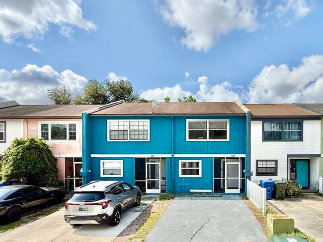 Building Photo - 2820 S Pines Dr