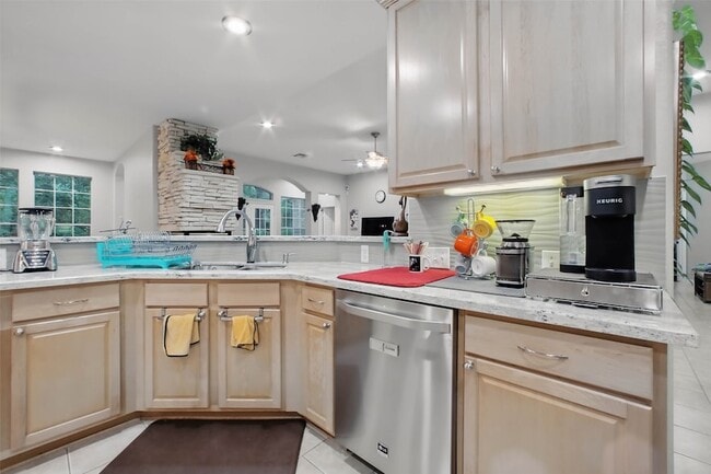 Building Photo - 22 Watermint Pl