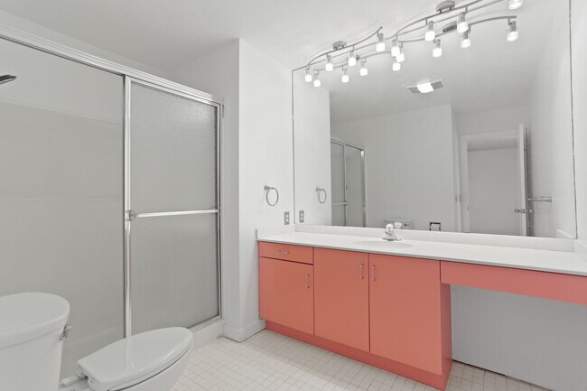 Building Photo - 301 Post Rd E