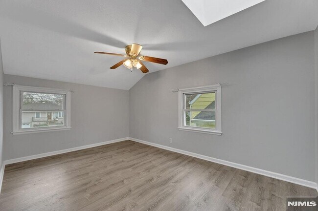 Building Photo - 95 Grove St