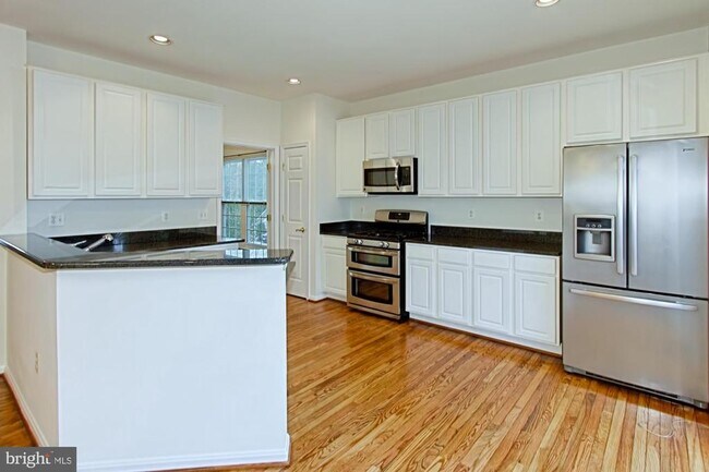 Building Photo - 20748 Hollow Falls Terrace
