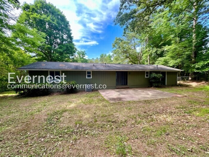 Building Photo - 2975 Sharon Ln