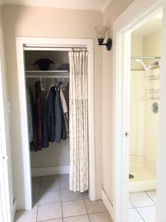 Building Photo - Craftman Style Home in North Park! Blacks ...