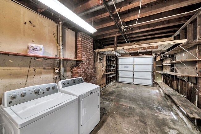 Building Photo - Welcome Home to the peaceful Shoreview Nei...