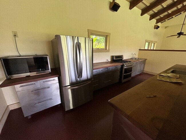 Building Photo - 2 Bedroom 1.5Bath Unfurnished Home