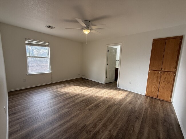 Building Photo - 701 S Stoneybrook St