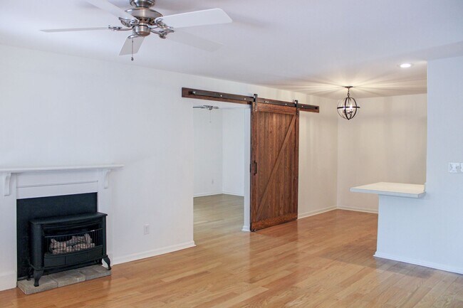 Building Photo - 42 Waterwheel Dr