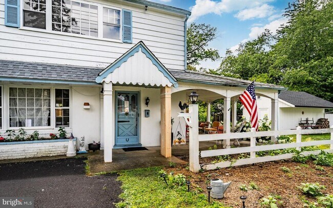 Building Photo - 38 Waverly Ave