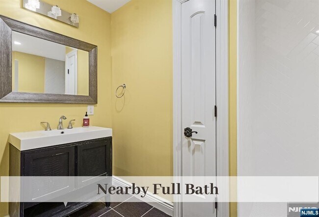 Building Photo - 230 Hillcrest Rd