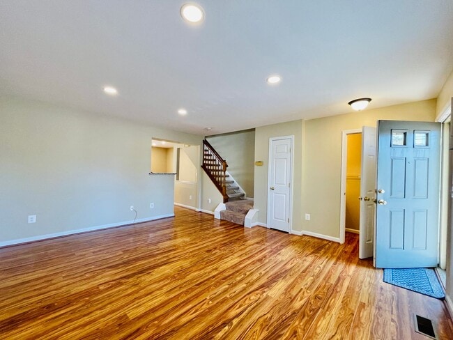 Building Photo - GORGEOUS TOWNHOUSE - MANASSAS